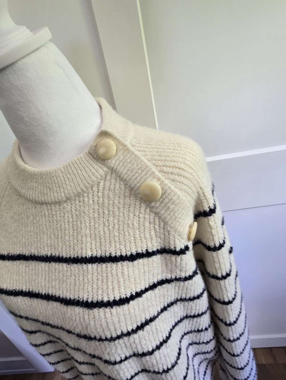 Lauren Conrad Blue And Cream Womens Large Sweater - Picture 11 of 11